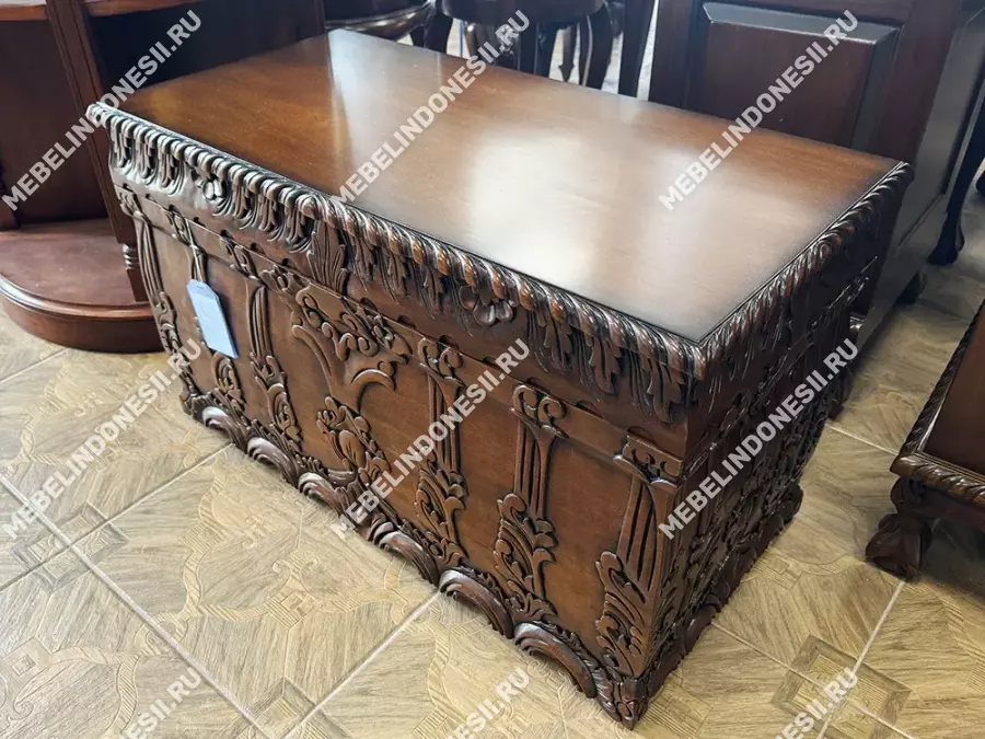 Сундук резной  